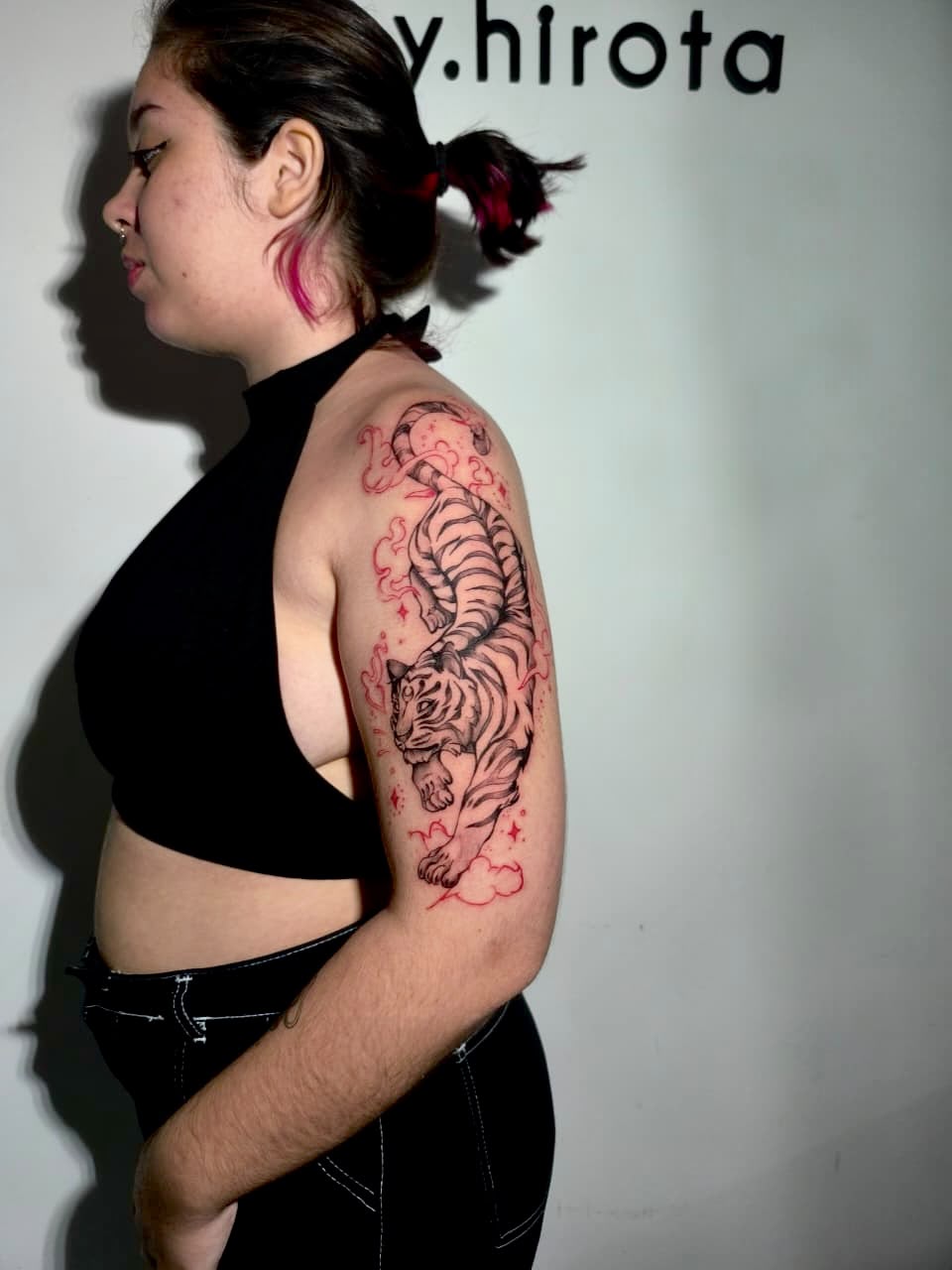Tatuagem Tigre em chamas — Blackwork, Braço